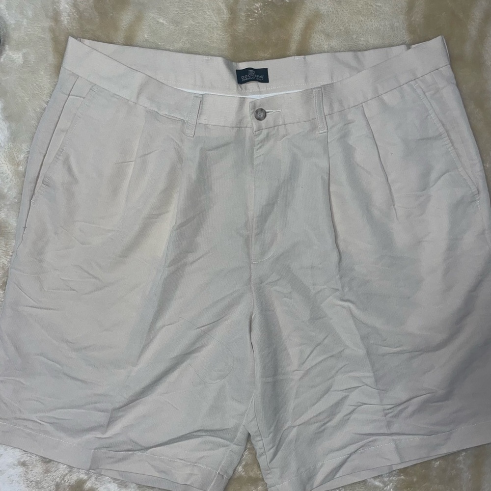 Dockers Men's Light Tan Flat Front Shorts
